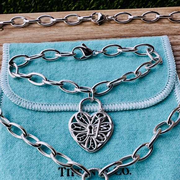 Tiffany & Co. Filigree Heart Key Pendant Bracelet in Silver, 7.5" - Picture 2 of 3